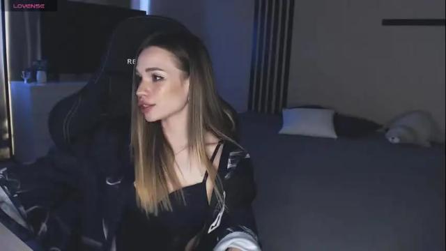 Image 4 of kira_lux Stream on Chaturbate on 3 days ago