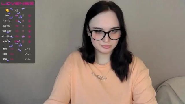 Image 2 of kira_maay Stream on Chaturbate on 15 months ago
