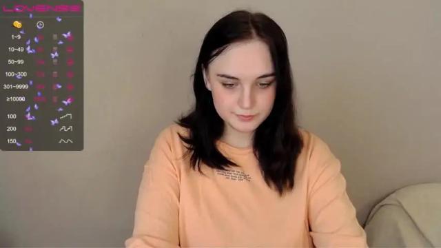 Image 3 of kira_maay Stream on Chaturbate on 15 months ago