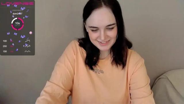 Image 8 of kira_maay Stream on Chaturbate on 15 months ago