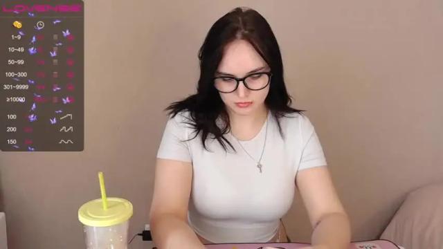 Image 10 of kira_maay Stream on Chaturbate on 14 months ago