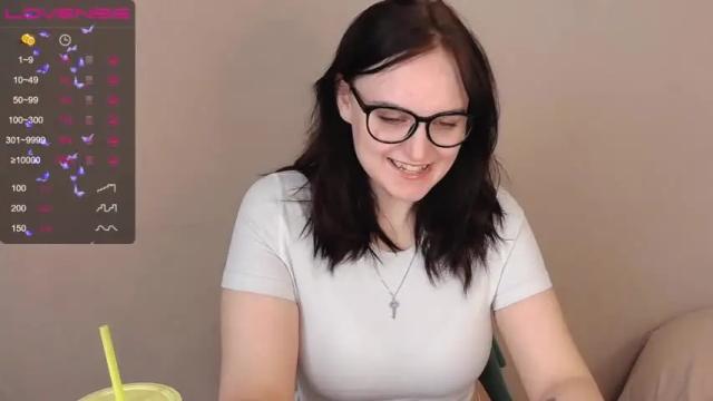 Image 2 of kira_maay Stream on Chaturbate on 14 months ago