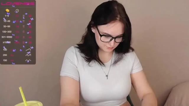Image 4 of kira_maay Stream on Chaturbate on 14 months ago
