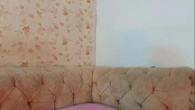 Image 11 of kira_mackenzie Stream on Chaturbate on 1 month ago