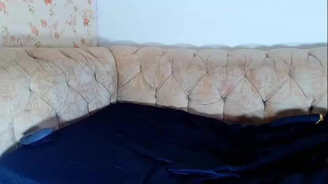 Image 2 of kira_mackenzie Stream on Chaturbate on 1 month ago