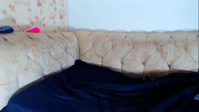 Image 7 of kira_mackenzie Stream on Chaturbate on 1 month ago