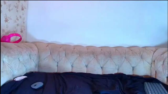 Image 2 of kira_mackenzie Stream on Chaturbate on 1 month ago