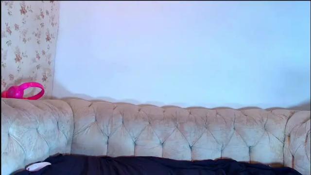 Image 3 of kira_mackenzie Stream on Chaturbate on 1 month ago