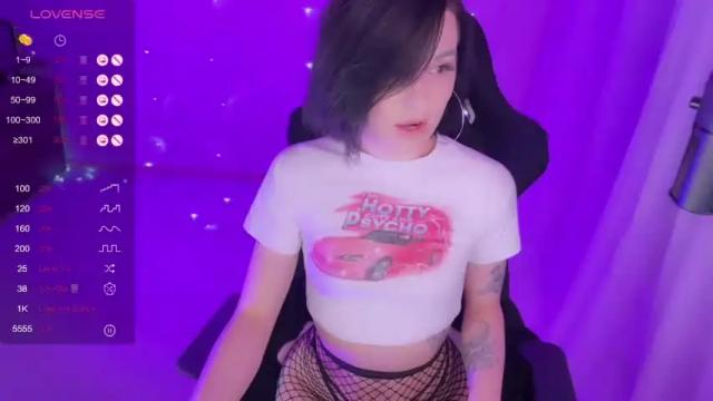 Image 1 of kira_sapphire Stream on Chaturbate on 15 months ago