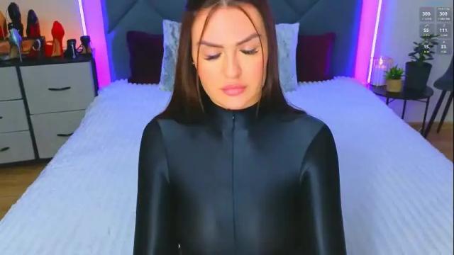 Image 11 of kira_sexxx Stream on Chaturbate on 1 month ago