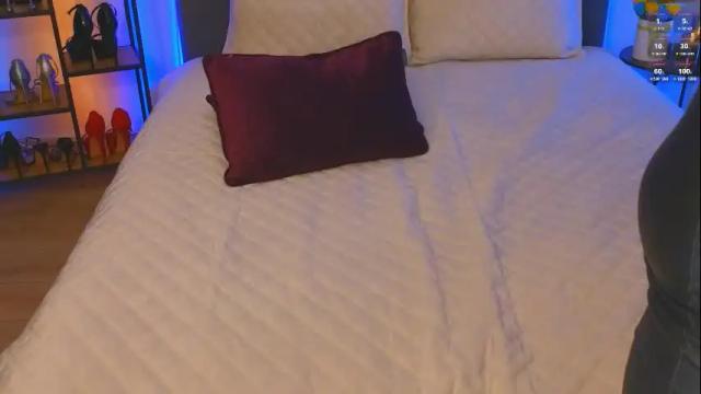 Image 7 of kira_sexxx Stream on Chaturbate on 15 days ago