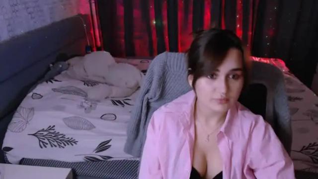 Image 2 of kira_yammy Stream on Chaturbate on 15 months ago