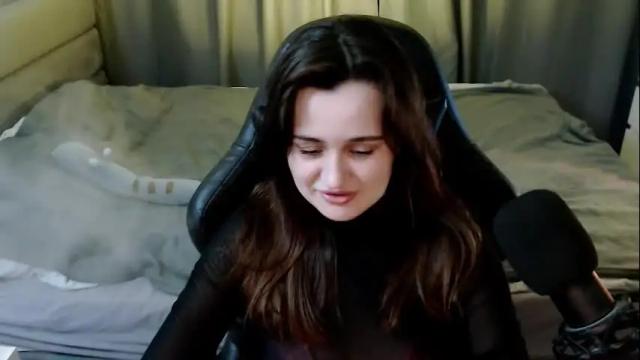 Image 3 of kira_yammy Stream on Chaturbate on 27 days ago