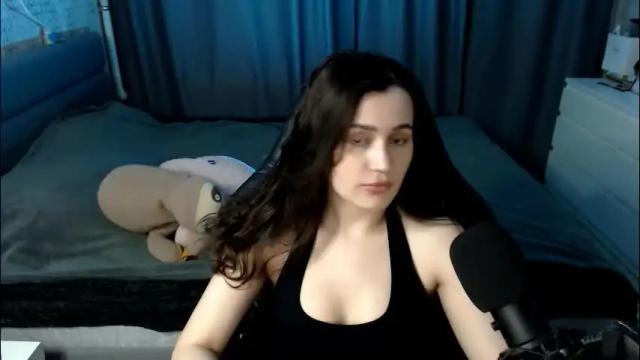 Image 2 of kira_yammy Stream on Chaturbate on 3 months ago