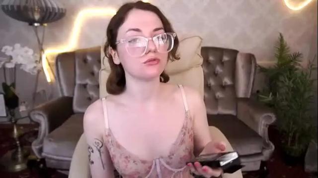 Image 2 of kirafoxik Stream on Chaturbate on 1 month ago