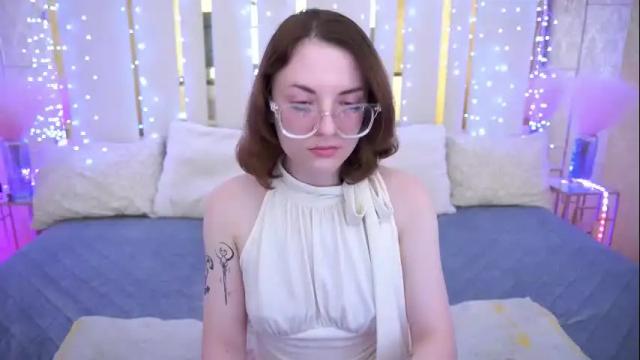 Image 7 of kirafoxik Stream on Chaturbate on 1 month ago