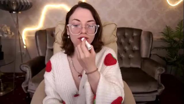Image 4 of kirafoxik Stream on Chaturbate on 1 month ago