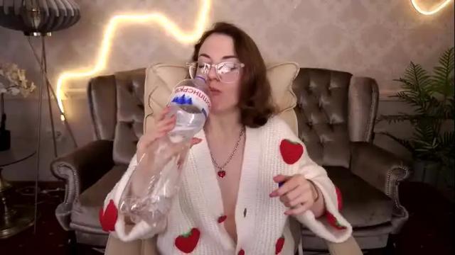 Image 7 of kirafoxik Stream on Chaturbate on 1 month ago