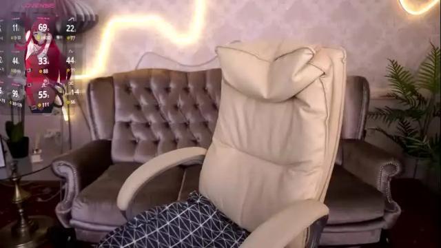 Image 4 of kirafoxik Stream on Chaturbate on 24 days ago