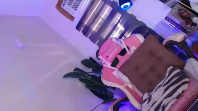 Image 3 of kiramillerxx Stream on Chaturbate on 2 months ago