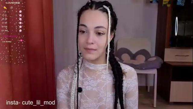 Image 3 of kiraturner Stream on Chaturbate on 1 month ago