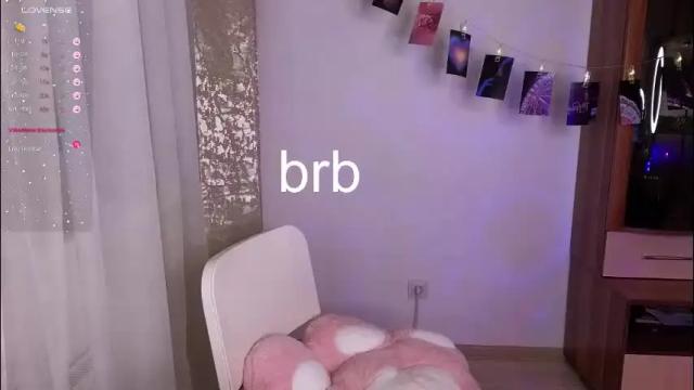 Image 3 of kiraturner Stream on Chaturbate on 4 months ago