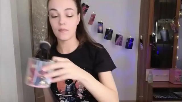 Image 3 of kiraturner Stream on Chaturbate on 1 month ago