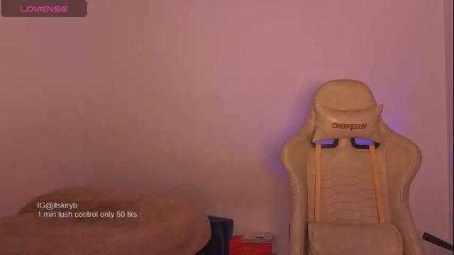 Image 4 of kiry_blossom Stream on Chaturbate on 3 months ago