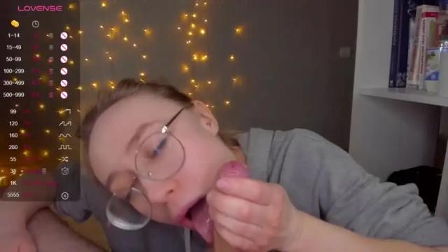 Image 12 of kissasun Stream on Chaturbate on 15 months ago