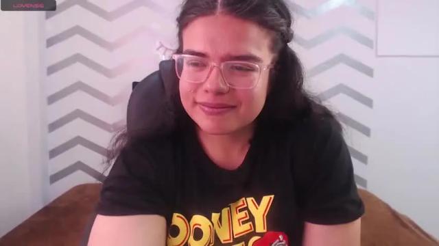 Image 8 of kitana_tigres Stream on Chaturbate on 15 months ago