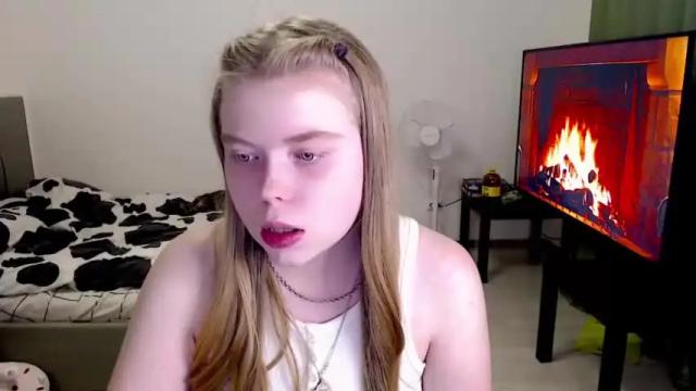 Image 2 of kitten_jenny01 Stream on Chaturbate on 17 months ago