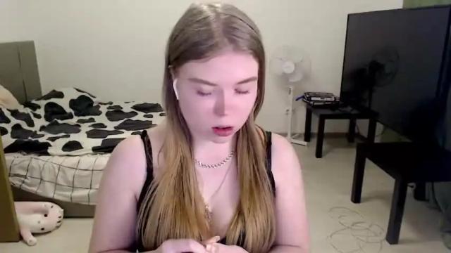 Image 6 of kitten_jenny01 Stream on Chaturbate on 13 months ago