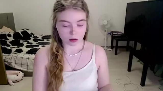 Image 11 of kitten_jenny01 Stream on Chaturbate on 13 months ago
