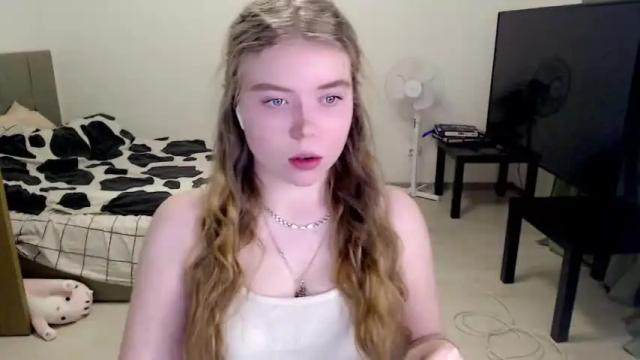 Image 3 of kitten_jenny01 Stream on Chaturbate on 13 months ago