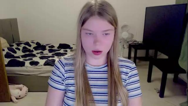Image 6 of kitten_jenny01 Stream on Chaturbate on 13 days ago
