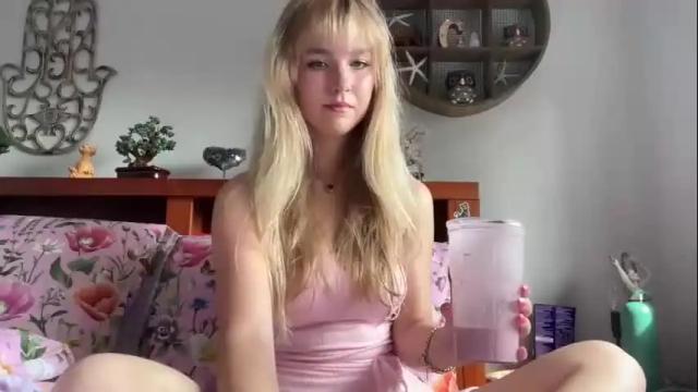 Image 2 of kittengirlxo Stream on Chaturbate on 1 month ago