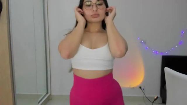 Image 4 of kittens_loves10 Stream on Chaturbate on 14 months ago