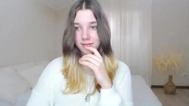 Image 12 of kitty1_kitty Stream on Chaturbate on 16 months ago