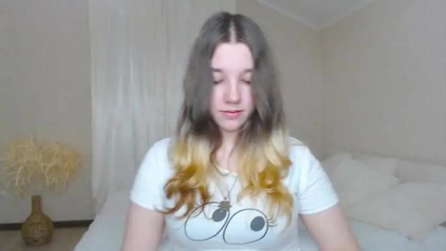 Image 2 of kitty1_kitty Stream on Chaturbate on 16 months ago