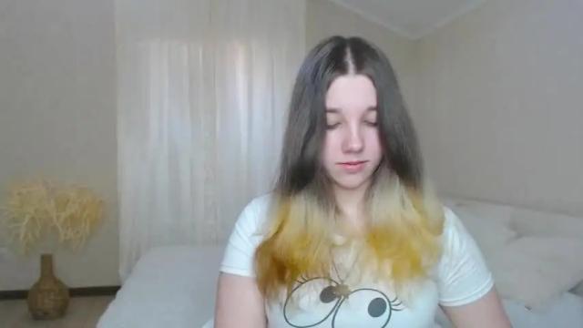 Image 2 of kitty1_kitty Stream on Chaturbate on 15 months ago