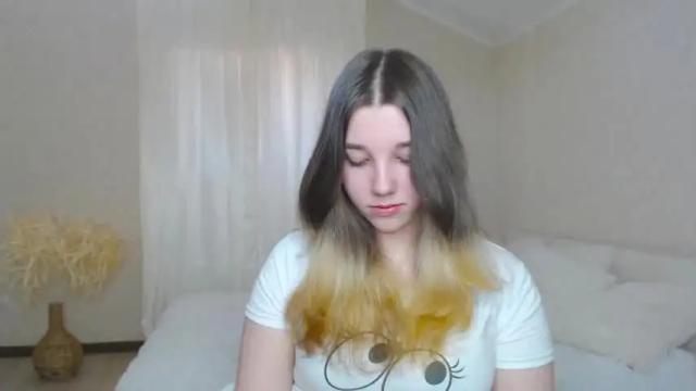 Image 4 of kitty1_kitty Stream on Chaturbate on 15 months ago