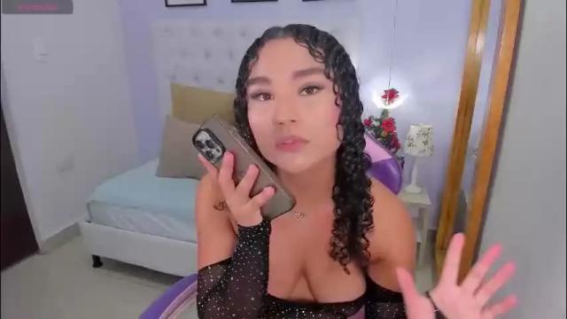 Image 3 of kitty_cayo Stream on Chaturbate on 1 month ago