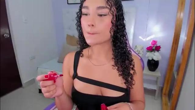 Image 2 of kitty_cayo Stream on Chaturbate on 13 days ago