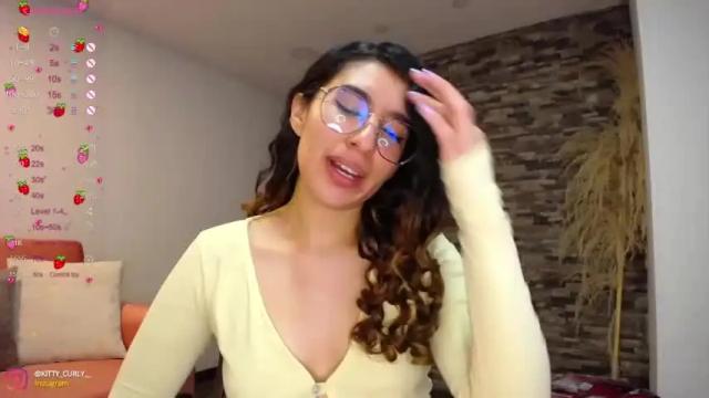 Image 10 of kitty_curly Stream on Chaturbate on 14 months ago