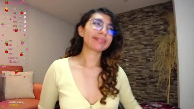 Image 12 of kitty_curly Stream on Chaturbate on 14 months ago