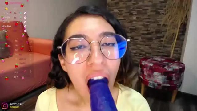 Image 8 of kitty_curly Stream on Chaturbate on 14 months ago