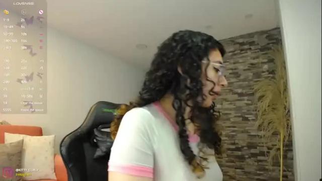 Image 6 of kitty_curly Stream on Chaturbate on 2 months ago