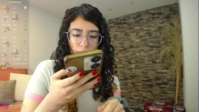 Image 12 of kitty_curly Stream on Chaturbate on 1 month ago