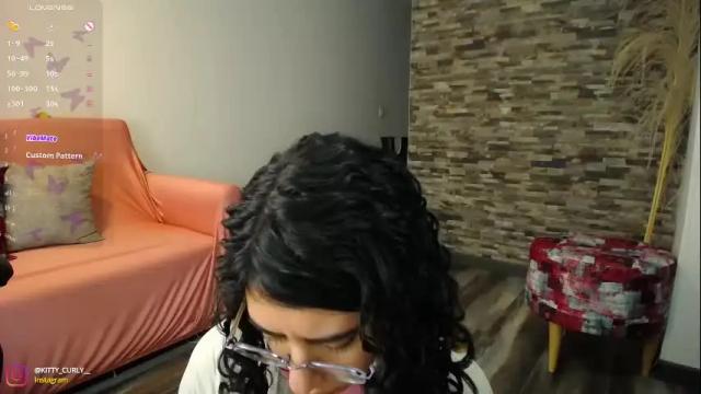 Image 3 of kitty_curly Stream on Chaturbate on 1 month ago