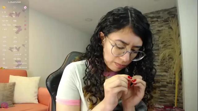 Image 4 of kitty_curly Stream on Chaturbate on 1 month ago